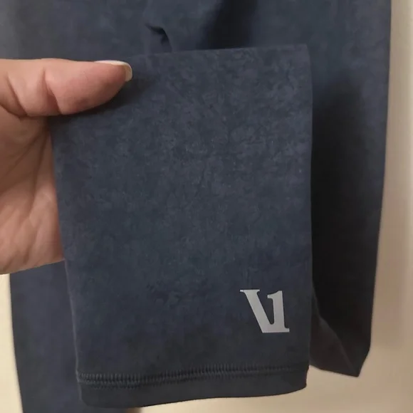 Vuori Pace High Rise Legging! Ocean Texture Blue! EUC - Picture 6 of 8